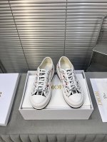 出厂 现货高品质 Dior迪奥 平底运动鞋采用全刺绣标志性图案，市场顶级品质国外专柜爆款，非市场普通仿版！ 面料采用意大利进口布料刺绣鞋面，原版模具注胶logo