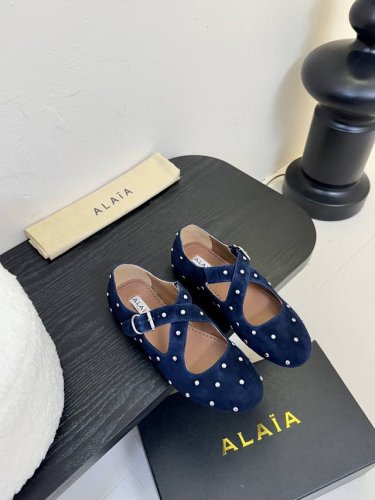 360 alaia25春夏麂皮铆钉圆头平底奶奶鞋玛丽珍乐福鞋单鞋！最新春夏时装秀新款系列平底芭蕾舞鞋！法国高端一线高定品牌！时尚界最后的手艺人 只忠于展现女性身