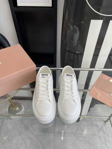 Miu Miu 缪缪24Ss 春夏新款 厚底做旧小白鞋 简约造型，超轻发泡鞋底，脚感妥妥满分 好看又百搭 码数：35-40 40定做