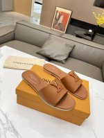 路易威登LV 24年春夏女士官网1:1大量现货热卖中码数35–43。平底橡胶 真皮底