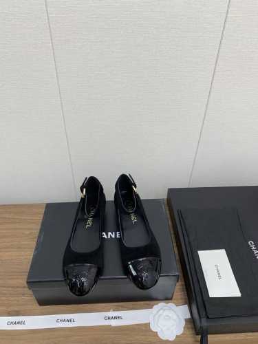 Chanel 24k 新款 玛丽珍 单鞋系列 平底芭蕾便鞋 专柜简直疯抢了，各大社交平台热门晒图，这期的走秀款绝对太帅了，绝对是这一季最热门的款式，专柜仙女们真
