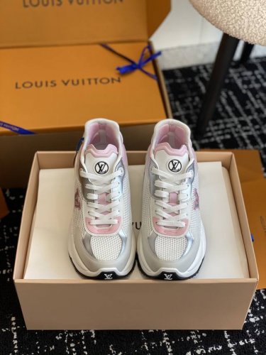 代购级 Run55首发 公主色 甜度超标louisvuitton 路易威登l生活态度！爆款run55增高运动鞋老爹鞋 年度舒适运动鞋！慢跑，健身，度假，完全兼具