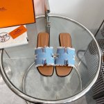 Hermes爱马仕经典h拖鞋 顶级品质 超级洋气经典又耐脏的一款凉拖万能百搭～舒适感真的天花板级别～软乎乎的脚感～走再久都不觉得累脚~夏天懒人必备一脚蹬h拖鞋