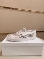 工厂价: 迪奥 Dior 新款休闲运动风男鞋，全新春夏季款设计，完美做工，系带懒人款打造装柜品质，鞋面：进口头层牛皮，羊皮内里柔软舒适，超轻tpu耐磨大底、简约