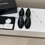 出厂价 顶级品质 Chanel小香2024官网香奈儿最新款拼色层次高跟凉鞋，满满的复古风 秀气的鞋型 看着就很讨喜，小圆头 衬托脚也变得瘦瘦的，上脚给人就是一种