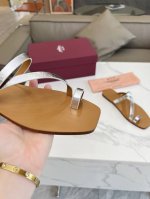 高品质出厂 小众潮牌TAP ATELIER 24春夏新款夹脚拖鞋第一眼看到这个鞋子给人感觉很简单不起眼，其实上脚很好看，主要也好穿，穿起来时尚百搭鞋子延续了一贯