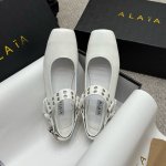 Alaia｜阿莱亚经典复古，玛丽珍鞋芭蕾舞鞋满满的少女风 既摩登又复古的味道 非常的简约大气 不管是半身裙连衣裙还是牛仔裤 它都能成为点睛之笔！材质： 采用原版