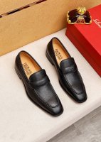 商品商标：Ferragamo 菲拉格慕 休闲皮鞋正码码数: 38-44 45订制商品材料：精选 进口头层荔枝纹小牛皮鞋面+奢华五金扣，进口水染牛皮内里 强烈立体