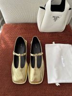 顶级品质P380 * 25Ss春夏法式T型带平底玛丽珍｜原版购入代购级别 -金色 材质与工艺： 原版羊皮革 皮革里衬 轻质橡胶鞋底 size：35-40