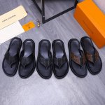 商品商标：LOUIS VUITTON 路易威登 拖鞋正码码数: 38-45商品材料：精选印花牛皮材料 脚背超纤牛皮里 橡胶大底