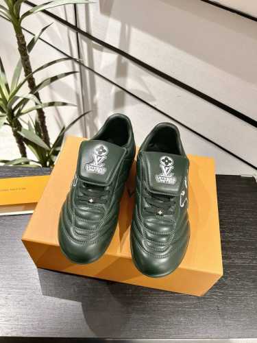 LV路易威登最新Footprint系列 情侣款足球运动鞋原版购入开发 做货 这款 Footprint Soccer 运动鞋于2025春夏系列时装展中亮相，是Ph