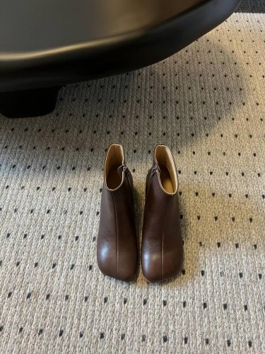 Maison Margiel* 23 苹果头短靴 可可爱爱 Mm6苹果头短靴 非常的简约百搭 上脚真的好看舒适时髦精必备绝绝子单品！ 原版定制牛皮面料 水染牛皮