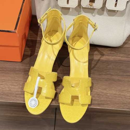 Hermes 爱马仕 蜥蜴纹系列 升级版本出！将经典延续 Hermès 坡跟凉鞋新配色爱马仕的坡跟凉鞋是我见过最简约最耐看最有气质的！！！任何风格都能hold住