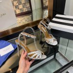 冲量价 Aquazzura 菠萝2024 春夏新品高跟凉鞋。满满的钻，超闪 精致女人必备款太性感了吧！超级显气质的一款。 松紧套脚一字踝带高跟，简洁别致造型，高