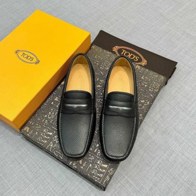 Tods 男士豆豆鞋 专柜同步新款 高端品质 牛皮粒纹杏色牛里.原版包装。黑色，尺码38-45。