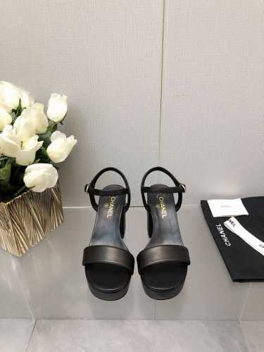 CHANE* ｜小香23K新品绝美T子带粗跟水钻凉鞋又是被种草的凉鞋系列粗跟真的绝 逛街 晚会必备单品鞋面采用定制小羊皮内里垫脚为羊皮 意大利进口真皮大底跟高