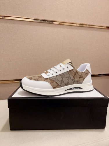 工厂价 新款gucci 古奇 专柜同步上市， 新款男鞋、面料精选进口牛皮，内里:羊皮内里 高端气垫开模防滑橡胶大底，精美线条、简约大气，上脚舒服上挡次、休闲旅游