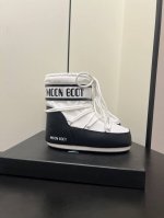 Moon Boot 24 最新 秋冬 丑萌月亮雪地短靴 忘了ugg吧，时髦人都在穿moon Boot雪地靴 如果你难以接受ugg的复兴那现在有一款更另类的雪地靴