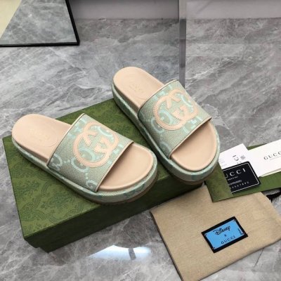 新版Gucci Summer最新限量厚底拖鞋 顶级品质发售 购入正品开发原版特殊印刷工艺印花 内里羊皮 配合意大利私模大底 整双鞋子行云流水 技术过硬 材质与工
