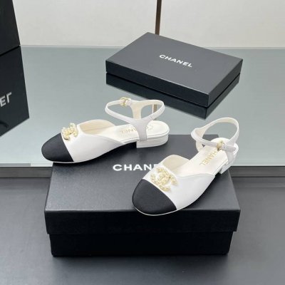 高版本 正确高版本！官网同步Chanel 2025新款 平底玛丽珍 拼色包头凉鞋 香奶奶家一贯的优雅名媛气质 高级感十足 上脚非常Nice～ 不管光脚穿或搭配裙