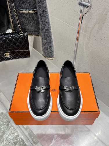 代购级 情侣款 男10 Hermes 爱马仕 H家 Game Kelly扣厚底乐福鞋 小牛皮乐福鞋风格免系带休闲运动鞋，搭配功能性镀钯Kelly鞋扣。 原版定制