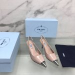 Prada 普拉达尖头金属三角扣高跟凉鞋 这款采用开边珠面料，羊皮内里垫脚，丝网印花三角形皮革徽标；皮革鞋底，配金属刻字徽标；跟高7厘米 码数：35-39 34