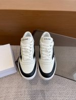 CELINE 赛琳 25ss最新 Block系列 女款 休闲运动鞋TRIOMPHE 皮革贴饰，瞬间给这款 BLOCK 运动鞋注入了清新柔美的魅力，爱了爱了。搭配