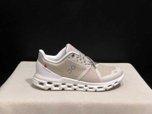 顶级版本On昂跑 Cloudstratus 舒适减震防滑透气低帮跑鞋！瑞士高性能运动品牌on打造的此系列作品，鞋面由再生聚酯纤维和网眼布制成，采用独家镂空橡胶鞋