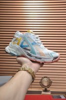 出厂价 顶级版本 Balenciaga 巴黎7.5 巴黎世家 最新配色潮流复古休闲鞋 通过溢胶、做旧、缝线等细节， 展示了设计师 Demna 的运动鞋风格， 用
