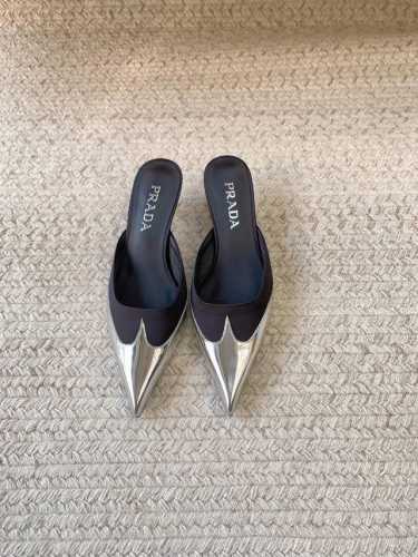 Prad*Ss25新款尖头拼色拖鞋 原版套楦 顶级品质 材质 鞋面：进口定制真丝 内里：进口羊皮里 大底：真皮大底 码数：35-39 34、40、41定做不退不