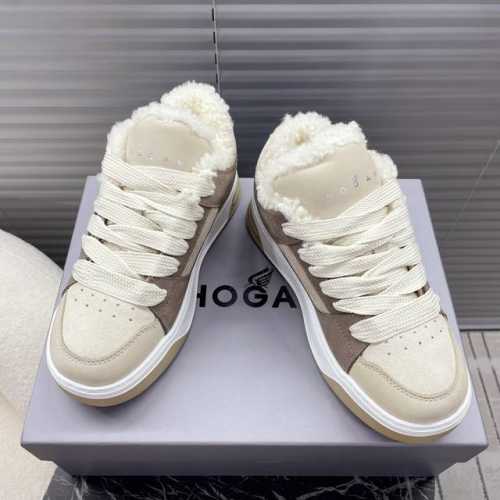 冲量价: Hogan 霍根 Chamallow系列~~ 情侣款羊毛鞋；运动鞋；老爹鞋；胖丁厚底鞋 鞋型个性帅气，融合滑板运动元素，填充饱和柔软舒适，皮革拼接面料