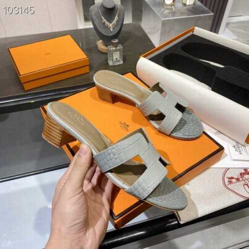 Hermes爱马仕 历史代表作品，永恒经典款h凉拖居家出行两不误，上脚颜值超高！原版鞋1:1制作，顶级版本，上脚非常舒服大方，大牌名明最爱的奢侈品。高档华丽的完