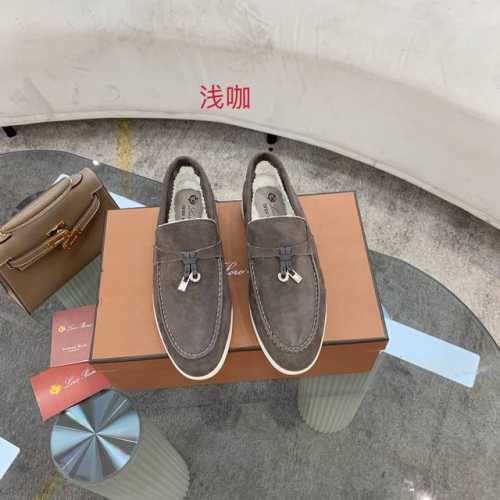 Loro Piana 羊羔毛款。意大利顶级羊绒复古优雅低调奢华。时尚性与皮料实用性同样兼具依然全网最高品质。鞋面羊京丝质柔滑。羊羔毛里，耐磨高弹牛筋底。 码数：