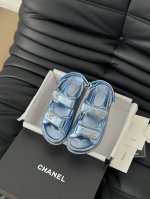 半拖 凉鞋 发泡大底版本 Chanel 25新魔术贴凉鞋版面！顶级对版货！所有的颜色我家都有！鞋面进口面料，垫脚内里羊皮，原版五金扣。均配专柜顶级包装！Size