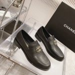 出厂 Chanel香奈儿22K秋冬最新 vintage复古双C扣链条小金球乐福鞋 梦回校园系列，岁末明星同款，上脚秀气，脚感无敌好穿，小圆头大气简约，鞋面拼皮设
