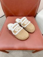 Ugg~24Vs秋冬爆款松糕厚底休闲毛鞋系列 松糕厚底毛鞋 一款不会撞衫的鞋子、简约的隔板设计上斑点的大底、鞋面真丝卷毛、秋冬季必备款、无论什么裤子裙子都能驾驭