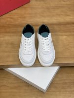 售 价: ￥ 商品商标：Hogan* 霍根* 低帮运动鞋 正码码数: 38-44 可订做45 商品材料：鞋面进口牛皮，透气内里，原版超轻大底。 编 号：494