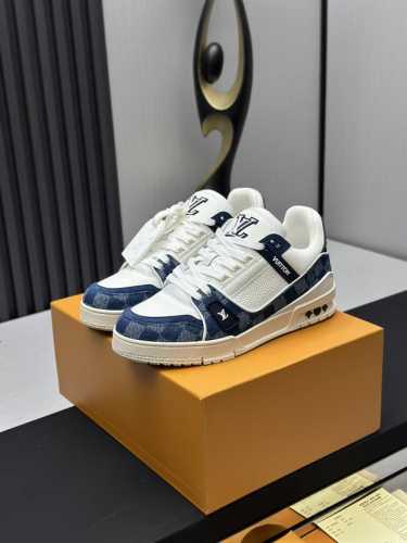 工厂直销 顶级版本 LV-路易威登-经典走秀新款空胶工艺 原版1：1开发复刻！！上脚非常舒适 奢侈用料，做工精细，中底印有欧洲制造英文字母鞋面由意大利进口小牛皮