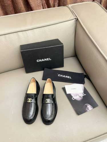 chanel香奈儿乐福鞋 出厂价 400 chanel2025香奈儿最新乐福鞋，独特工艺。 百搭显脚瘦气质款，搭配Helloketty蝴蝶结配饰，颜值爆棚的一款