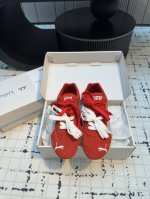 Puma X Openyy 联名运动鞋 新色来啦 红色我真的好推荐啊！！姐妹们今年复古风真的好火的 看到这pumaxopenyy米色这设计这复古的感觉的 鞋子整