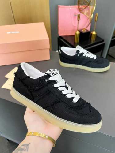 顶级版本 Miumiu 缪缪ss24 New Arrival～最新款｜德训运动鞋 设计像一堆破布头子，缝缝补补又三年的感觉 纯手工制作流苏 这是一款复古做旧流苏