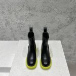 冲量价: 顶级高端版本 代购品质 原版开发 Bottegaveneta 葆蝶家 新款高跟厚底中筒短靴。2024Ss官网同步新色超级大爆款，再次升级版本。耗时三个