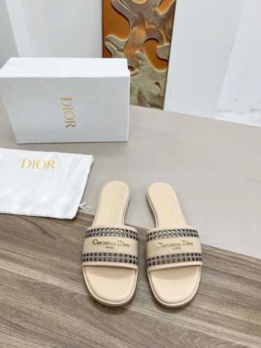 橙子出厂价 DIOR 迪奥春夏新款 镂空平底拖鞋 一字拖 凉拖码数：34-42