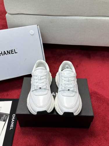 Chanel 25C新款熊猫运动休闲鞋百搭小白鞋 款式搭配不会出错撞色搭配活力满满啊 侧面压印logo 上脚很秀气 鞋面原版定制材料 原版大底Size:35-4