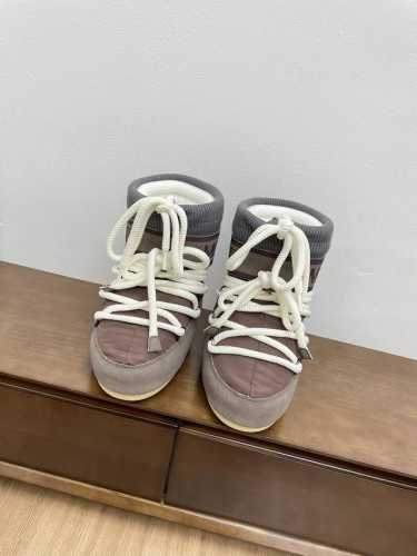 联名飞织款顶级版本moon Boot Vs秋冬最新款复古雪地靴 时髦人都在穿moon Boot雪地靴如果你难以接受ugg的复兴那现在有一款更另类的雪地靴又杀回来
