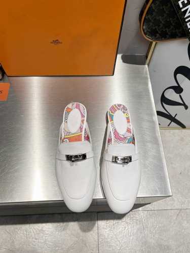 冲量价 Hermes 爱马仕最新 早春新款半拖 今年h最新限量色 凯莉mini Kelly扣 半拖 、纯进口特定小牛皮，手工制作. 高端订制 正品开模定制 手工