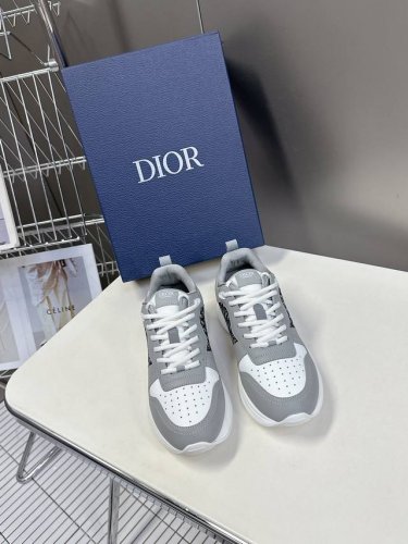 Dior 迪奥 经典B25系列runner休闲 运动鞋 跑步鞋已经调整到极致 大底升级 面料升级 舒适度全面升级！原版购入开发 做货 这款 B25 Runner