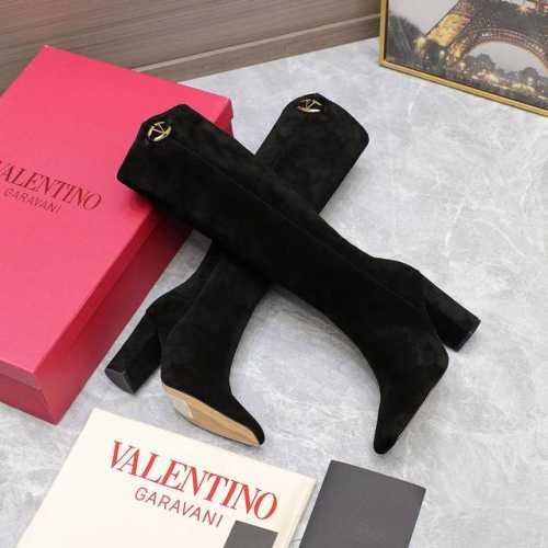 代购级 24Ss 秋冬新款 华伦天奴valentino 方头 V扣骑士靴 华伦天奴专柜最新款 顶级版本 绝对史上最强货 欢迎对比大底采用意大利进口真皮大底 舒适
