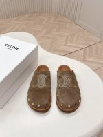 出 Celine 赛琳 凯旋门 25Ss 春夏新款 勃肯 包头拖 高级感十足 网红Ins种草神器、非常复古风、气场十足单品、设计风格非常新颖、高档且非常舒适.