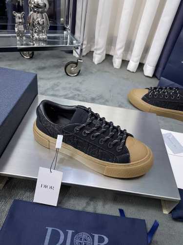 商品商标:Diro 迪奥 休闲鞋 正码码数:35-45 商品材料:顶配d家专柜全套包装，意大利进口头层牛皮原版专用料+进口羊皮内里原版乳胶垫脚，一比一原版tpu